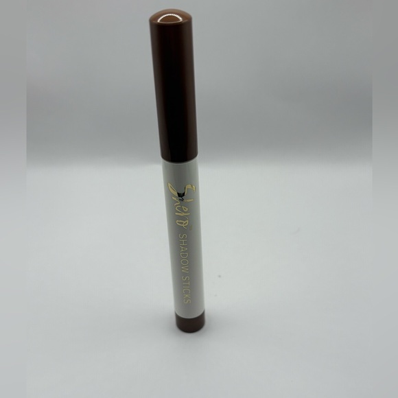 Eye Shadow Stick - Iced Mocha; Belle Beauty Kim Gravel - Picture 2 of 4